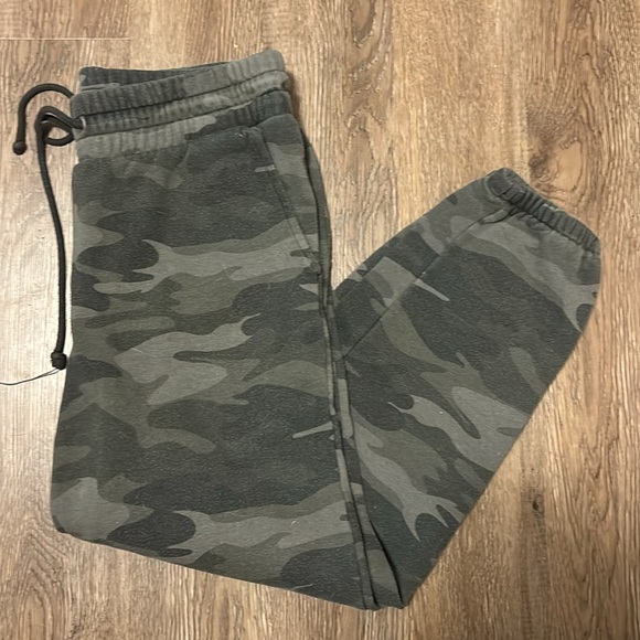 wild fable camo sweatpants - Picture 3 of 5